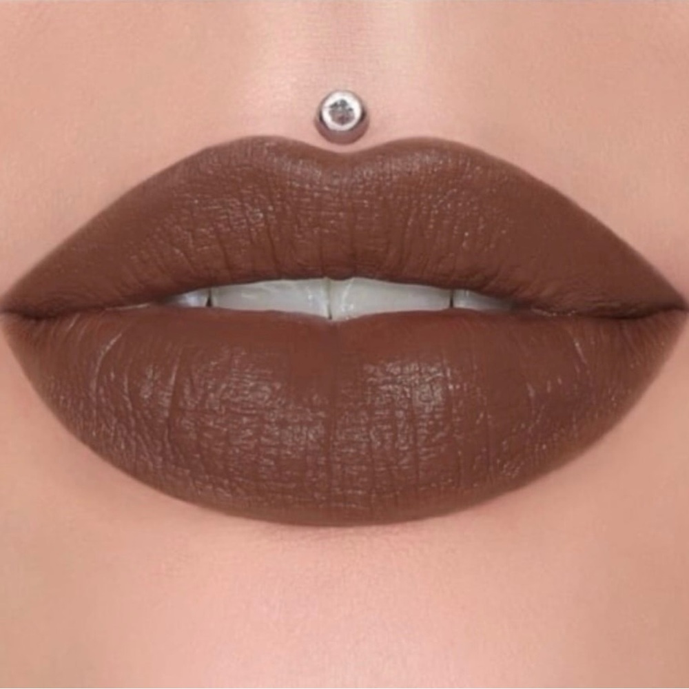 Jeffree Star Velvet Trap Lipstick-Dominatrix